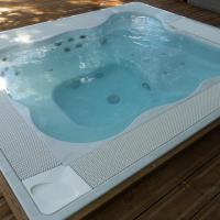 Jacuzzi avec vue sur le lac